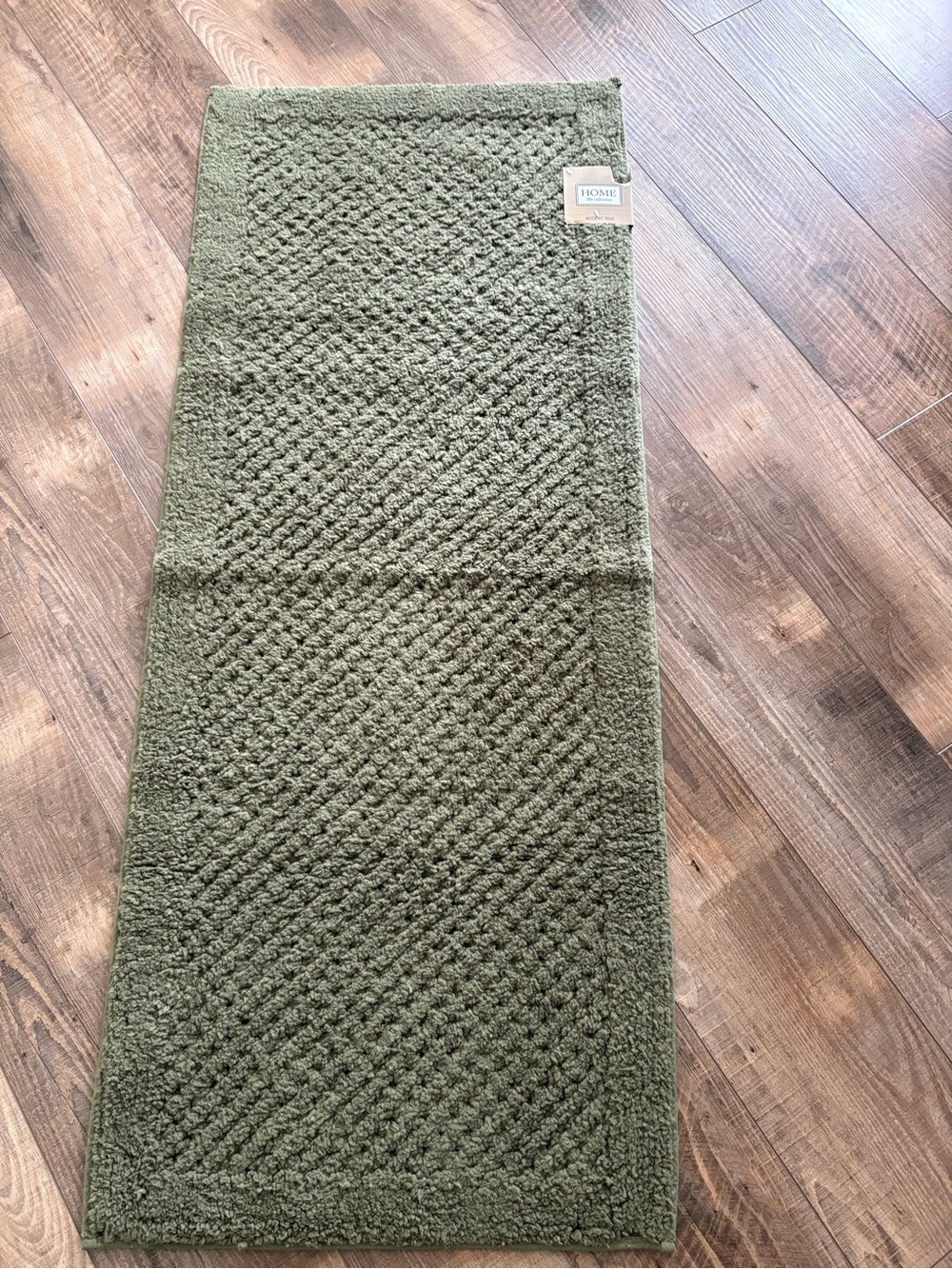 Home Collection Rectangle Diamond Accent Bedroom Hallway Rug Runner 48” Olive
